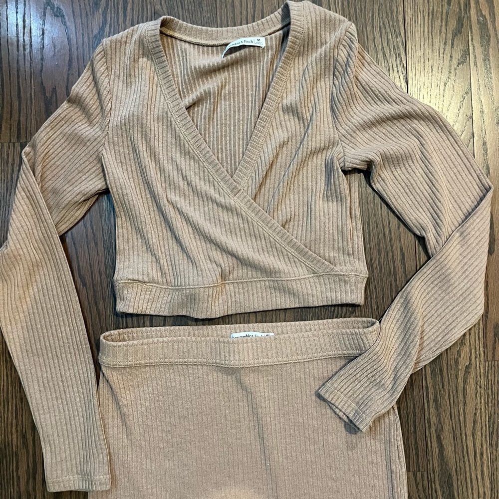 Abercrombie Matching Cropped Sweater Skirt Set